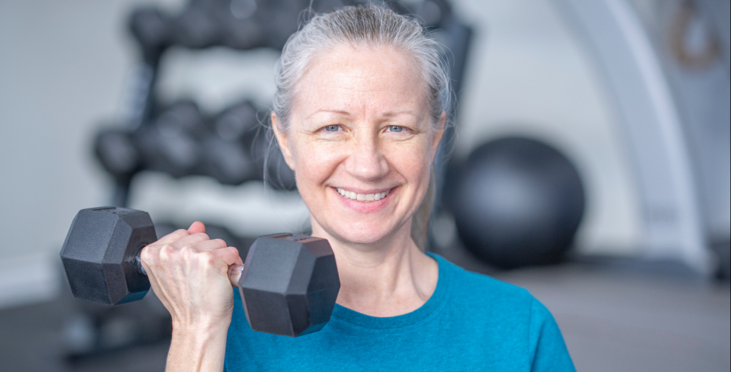 middle aged woman lifting free weights